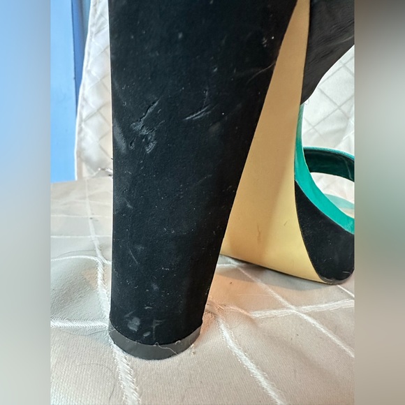 Le Chateau Black/Teal Platform Strappy Sandals, size 8.5 - Picture 10 of 14